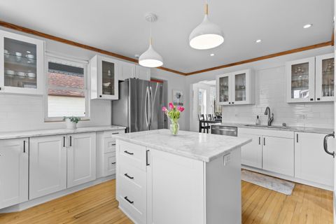 Photo of 1850 N Arlington Pl, Milwaukee, WI 53202 (MLS # 1967049)