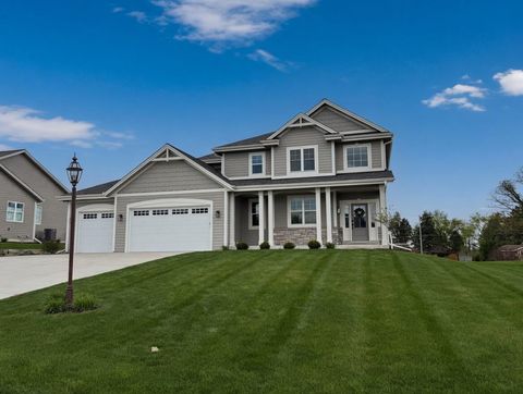 Photo of S54 W25487 Pebble Brook Ct, Waukesha, WI 53189 (MLS # 1964201)