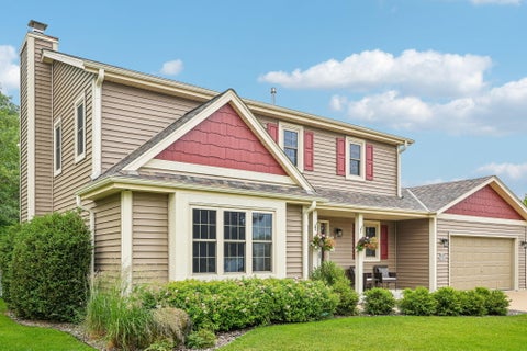 Photo of N164W21241 Dunbar Ct, Jackson, WI 53037 (MLS # 1980194)