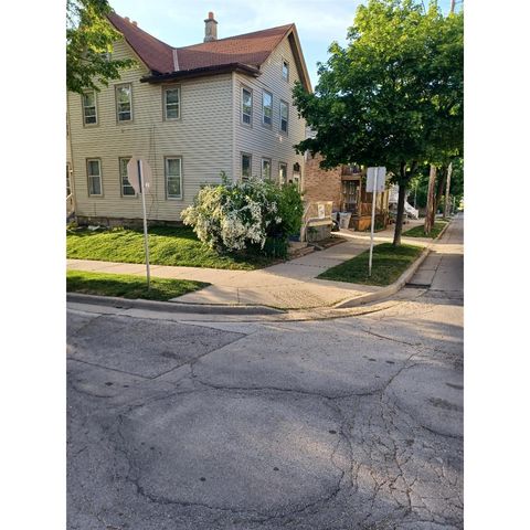 Photo of 1753 N Marshall St, Milwaukee, WI 53202 (MLS # 1911631) Photo of 1753 N Marshall St, Milwaukee, WI 53202 (MLS # 1911631)