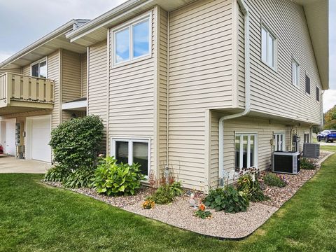 6440 S Crabapple Ct, Oak Creek, WI 53154 - #: 1938513