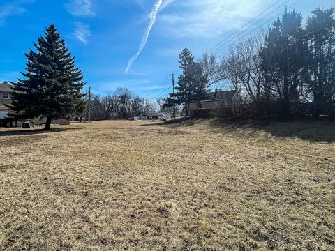 Photo of 1921 E Bolivar Ave, Saint Francis, WI 53235 (MLS # 1954637)