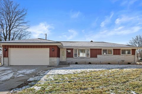 Photo of N91W17639 Saint Regis Dr, Menomonee Falls, WI 53051 (MLS # 1947427)