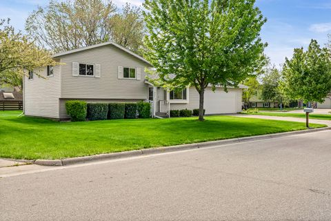 Photo of 825 Valley Ct, Onalaska, WI 54650 (MLS # 1962966)
