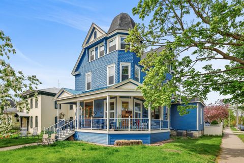 Photo of 933 Rose St, La Crosse, WI 54603 (MLS # 1960563)