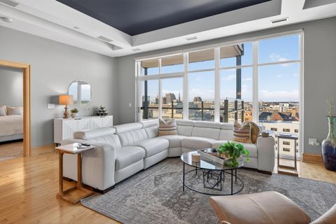 Photo of 1313 N Franklin Pl, Milwaukee, WI 53202 (MLS # 1948029)