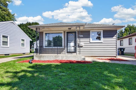 Photo of 2039 Wustum Ave, Racine, WI 53404 (MLS # 1982143)