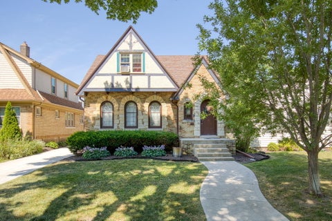 Photo of 2571 N 62nd St, Wauwatosa, WI 53213 (MLS # 1971673)