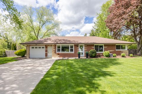 Photo of N58W21772 Maclynn Dr, Menomonee Falls, WI 53051 (MLS # 1962623)