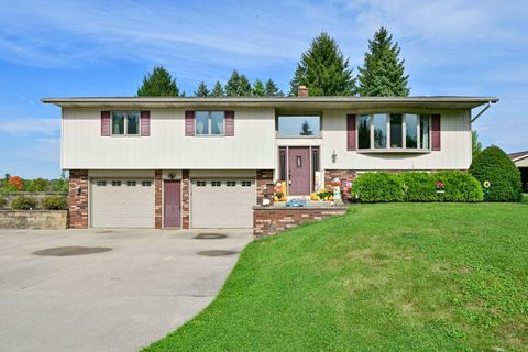 Photo of W990 Kelly Dr, Rubicon, WI 53078 (MLS # 1939967)
