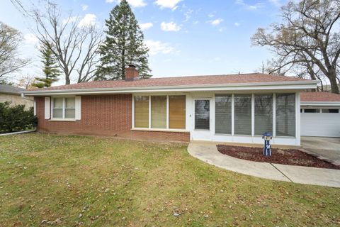 Photo of N89W13560 Bonnie Ln, Menomonee Falls, WI 53051 (MLS # 1943670)