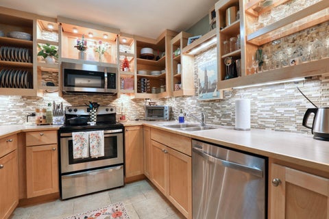 Photo of 5200 S Tuckaway Blvd, Greenfield, WI 53221 (MLS # 1984385)