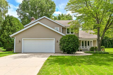 Photo of 3604 W Brittany Ct, Mequon, WI 53092 (MLS # 1932824)