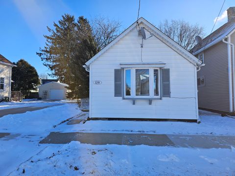 Photo of 1219 S 21st St, Manitowoc, WI 54220 (MLS # 1948062)