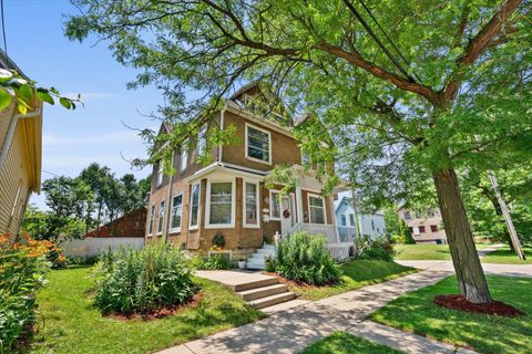 Photo of 127 E Reservoir Ave, Milwaukee, WI 53212 (MLS # 1931873)