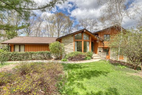 Photo of 1545 Constitution Dr, Brookfield, WI 53045 (MLS # 1963633)