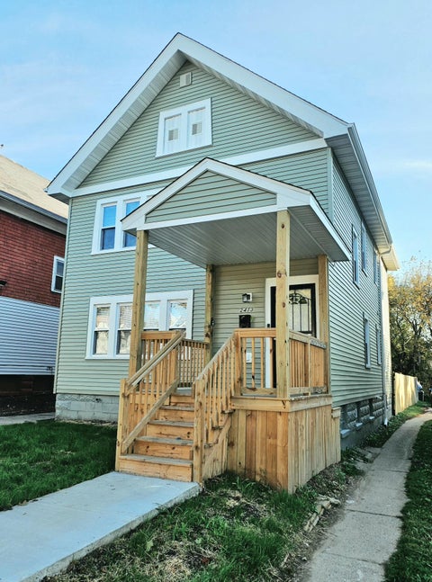 Photo of 2413 W Finn Pl, Milwaukee, WI 53206 (MLS # 1986046)