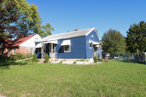 Photo of 5852 N 35th St, Milwaukee, WI 53209 (MLS # 1983858)