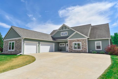 Photo of 4915 Meadowview Ct, Cedarburg, WI 53024 (MLS # 1965930)