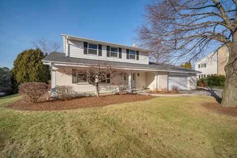Photo of 10405 Greenside Ct, Mequon, WI 53092 (MLS # 1902807)