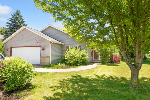 Photo of N171W20651 Valley Dr, Jackson, WI 53037 (MLS # 1965873)