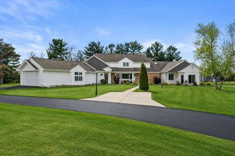 Photo of S90W34465 Whitetail Dr, Eagle, WI 53119 (MLS # 1962559)