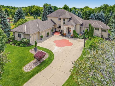 Photo of N33W33201 Maplewood Rd, Nashotah, WI 53058 (MLS # 1972555)