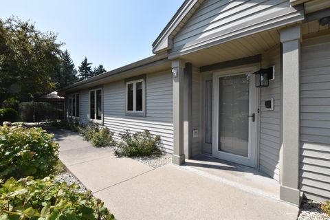 Photo of N80W17533 Robin Cir, Menomonee Falls, WI 53051 (MLS # 1934377)