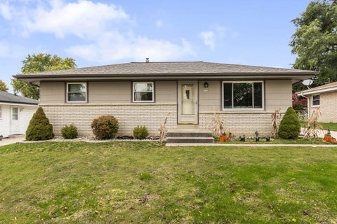 Photo of 2932 E Dale Ave, Cudahy, WI 53110 (MLS # 1986588)