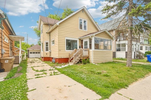 Photo of 6118 25th Ave, Kenosha, WI 53143 (MLS # 1966489)