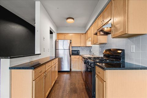 Photo of 2121 N Cambridge Ave, Milwaukee, WI 53202 (MLS # 1970756)