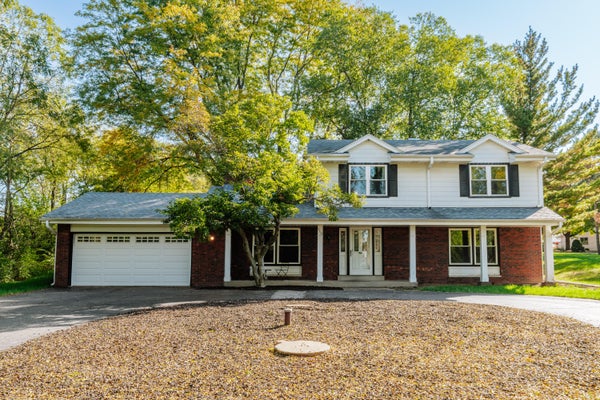 5110 S WOODRIDGE LN, NEW BERLIN, WI 53146 - Image ea5f8f6ab3cd891bd087a4fc5f87eeb2/2201582026