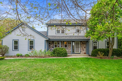Photo of 4039 W Cypress Ln, Franklin, WI 53132 (MLS # 1960382)
