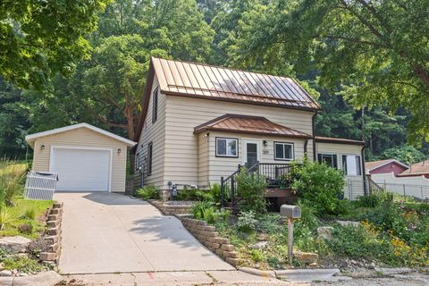 Photo of 1309 31st Pl S, La Crosse, WI 54601 (MLS # 1972446)