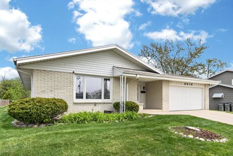 Photo of 8810 W Petersik St, Milwaukee, WI 53224 (MLS # 1961721)