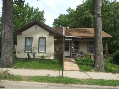Photo of 919 St Cloud St, La Crosse, WI 54603 (MLS # 1946887)