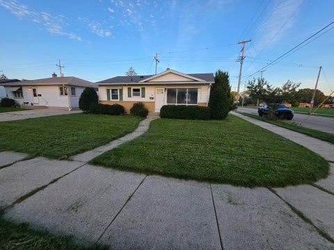 Photo of 1701 Mount Pleasant St, Racine, WI 53404 (MLS # 1984223)
