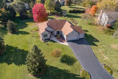 Photo of W367S9725 Charnwood Ln, Eagle, WI 53119 (MLS # 1941371)