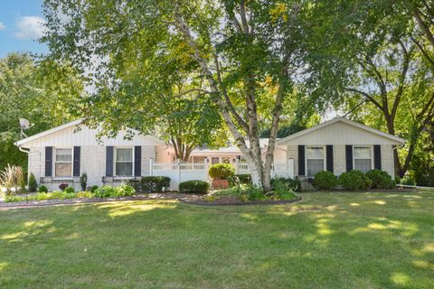 Photo of 21965 Valiant Dr W, Brookfield, WI 53045 (MLS # 1935037)