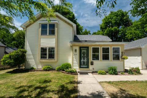 Photo of 418 S Charles St, Oconomowoc, WI 53066 (MLS # 1966206)