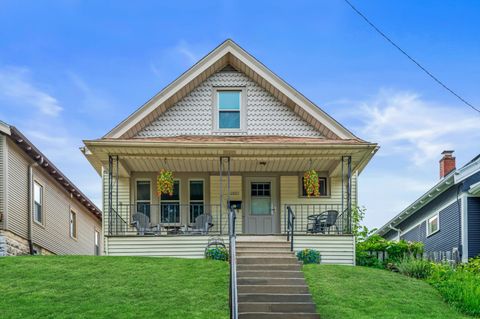 Photo of 2843 S Linebarger Ter, Milwaukee, WI 53207 (MLS # 1966902)