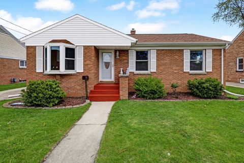 Photo of 625 S 32nd St, Manitowoc, WI 54220 (MLS # 1964666)