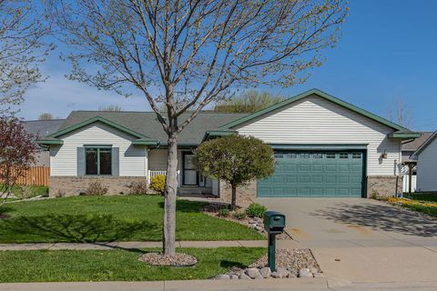Photo of 1009 Windhill St, Onalaska, WI 54650 (MLS # 1959386)