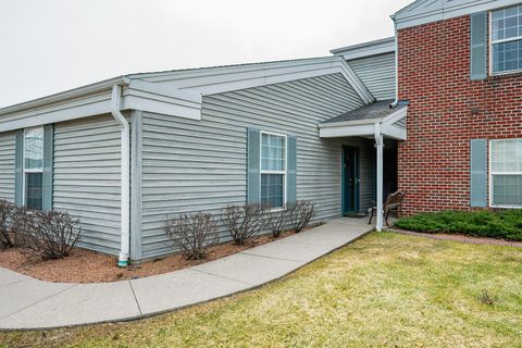 Photo of N16W26587 E Fieldhack Dr, Pewaukee, WI 53072 (MLS # 1955042)