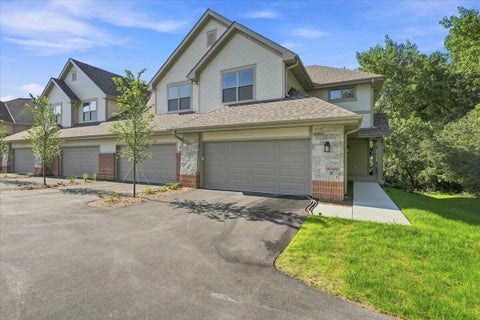 Photo of 255 Aerie Cir, Brookfield, WI 53045 (MLS # 1978415)