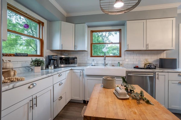 200 SUNSET DR, IOLA, WI 54945 - Image eb76dd8083ddd7c2d56d0c99ccd71e8b/1326454662