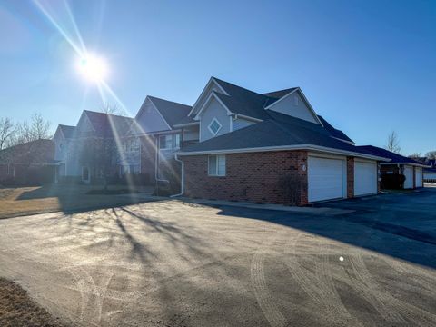 Photo of 165 W Aspen Ct, Oak Creek, WI 53154 (MLS # 1904784)