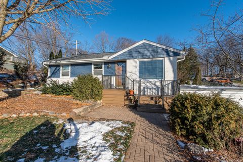 Photo of 17530 Burnet St, Brookfield, WI 53045 (MLS # 1945530)