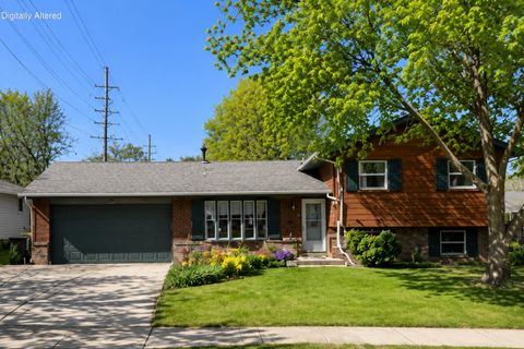 Photo of 2118 Canary St, West Bend, WI 53090 (MLS # 1962605)