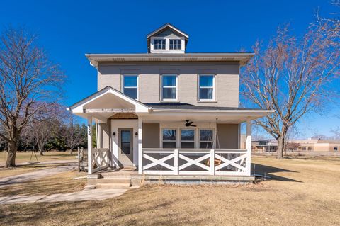 Photo of 924 W Main St, Palmyra, WI 53156 (MLS # 1952837)